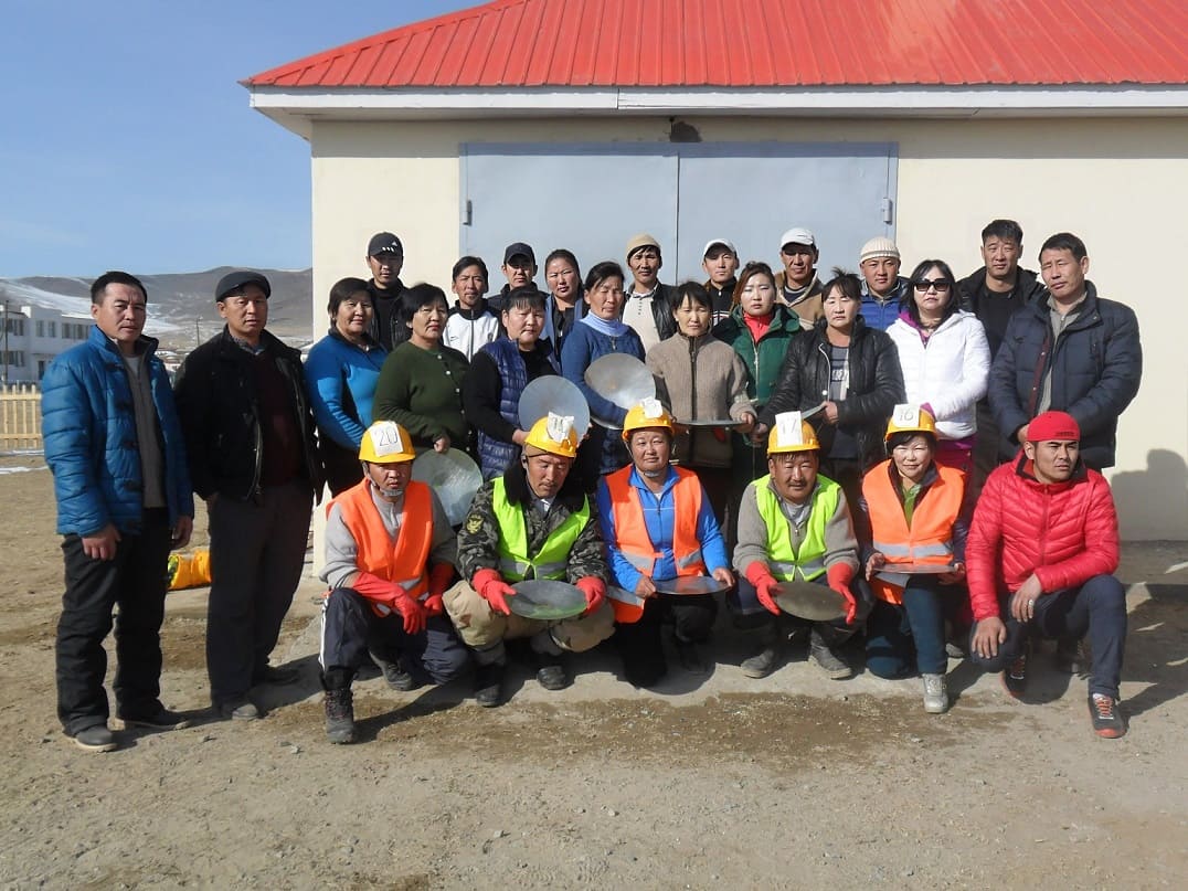 Non-mercury gold separation participants in Mandal County, Selenge Province. ESCM, EHPMI, Environment and Security Center of Mongolia